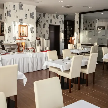 Jade Hotel-Ezüsthíd Hotel