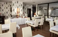 Jade Hotel-Ezüsthíd Hotel Hotels in Veszprem