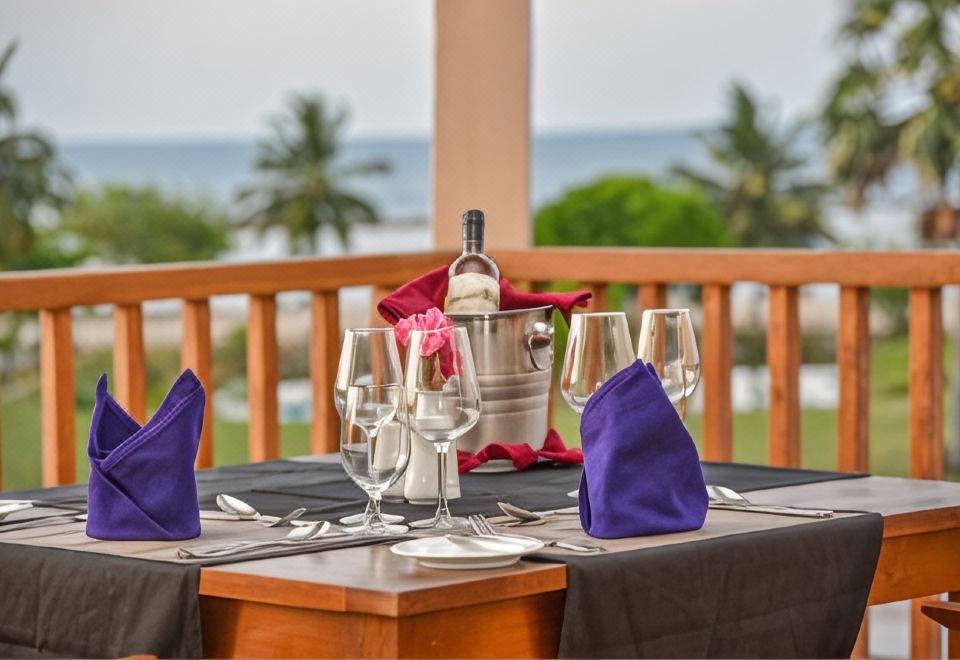 Hotel Breeze Pasikudah, Dining, Restaurant