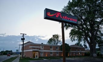 Aashram Hotel by Niagara River