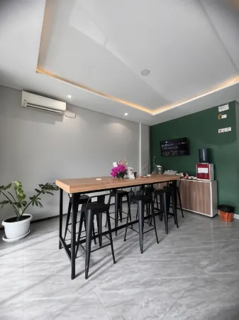 Sleep Studio Hotel City Center Surabaya Отели в г. Bubutan