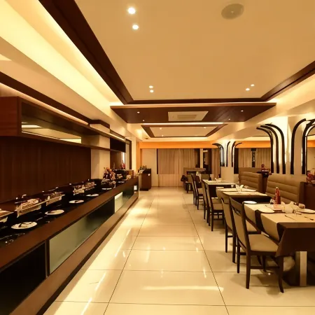 Hotel M Pro Palace Mysore - 12 Minutes to Mysore Palace