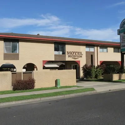 Toreador Motel Hotels near Diggers Beach
