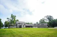 Spectacular Lakefront Retreat on 2 acres~ Perfect Large Family Getaway