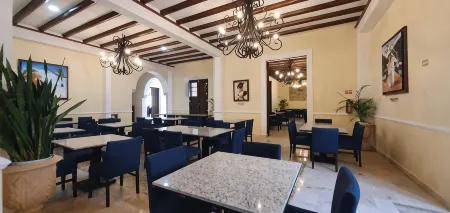 Real Hispano Отели рядом с достопримечательностью «Convent de San Bernardino de Siena»