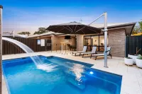 Renmark River Villas and Boats & Bedzzz - Kolam Renang