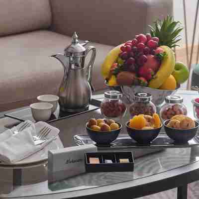 Makarem Haram View Suites Dining/Meeting Rooms