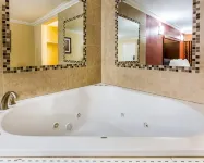 Rodeway Inn & Suites Corona - Hot Tub