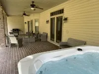 Luxury Old Man's Cave Home🌲Walking Distance to Hocking Hills Park with Hot Tub - 3-Star