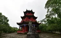 MEHOOD LESTIE (Railway Station Langzhong Anicent Ctiy ) - غرفة مطلة على الجبل