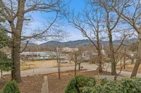 Suite 5, Quick Stroll to Downtown Black Mountain