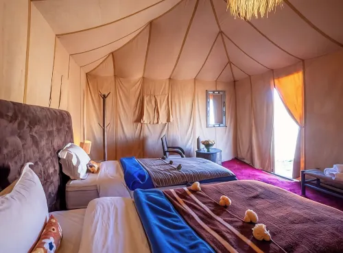 Majestic Luxury Tented - Bed and Breakfasts