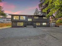Spacious 4Br Upper Duplex Unit • AC • WiFi • Quiet Area • Near SeaTac Airport - 4-Star