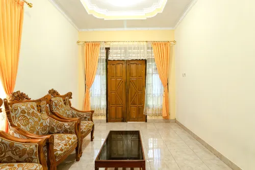 Kasmiyem Homestay - parkir