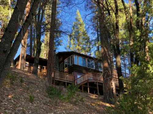 RIVER VIEW Yosemite Cabin in Wawona among the Redwoods,3 Bed 2 bath, jump rock! - Chalets