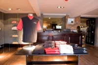 Bryn Meadows Golf, Hotel & Spa - parking