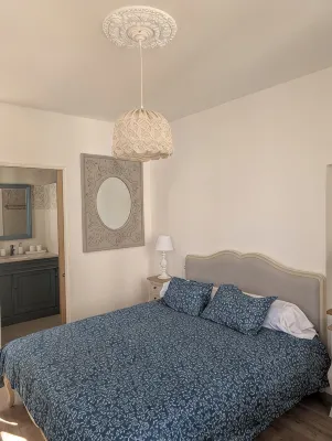 Aux 3 Maillets 1. Beautiful apartment in a 16th-century house.