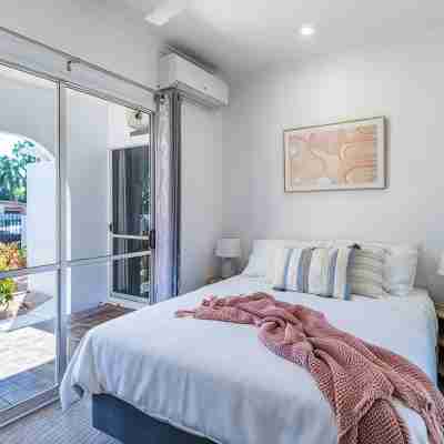 Nightcliff Exquisite Family Home with Pool Rooms