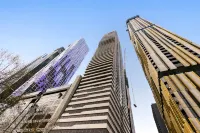 Unbeatable Location - Sleek 1BR  Melbourne Central