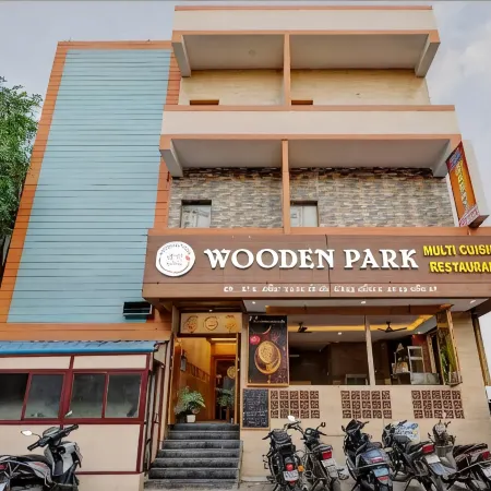 Wooden Park Hotel - Near DLF IT Park Отели рядом с достопримечательностью «Бизнес-комплекс DLF IT Park»