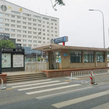 Liru Tujia Hostel Отели рядом с достопримечательностью «Станция метро Fuxingmen»