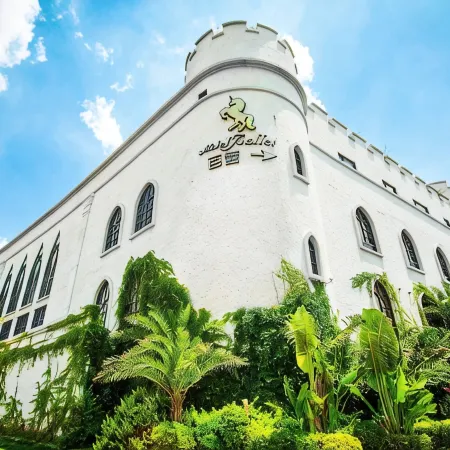 The Castle Ballet Taichung A Boutique Hotel Отели рядом с достопримечательностью «Железнодорожная станция Синьужи»