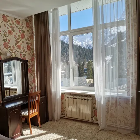 Snezhinka (Dombaj) Hotel