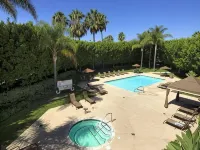 DoubleTree by Hilton Carson - Pools