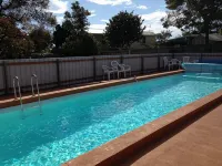 Wintersun Gardens Motel - Pools