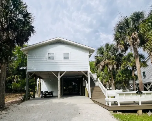 3Br/2BA Cottage 3 Min to Access 32, Whaley's & Bingo Boat Space + Beach Gear Hotels in Edisto Beach