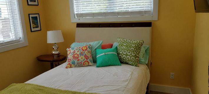 Artsy Downtown Charlevoix Apt! Walk  to 2 Lakes, Marina. Free Parking. 5 Star 샤를부아 호텔