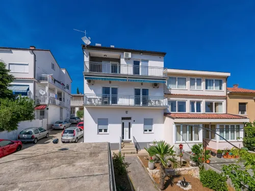 Apartment Mladen - Homestays