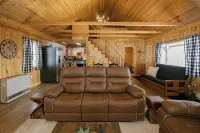 Huck's Hideaway - Mountain Views Near Rangeley! Pet Friendly!