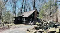 A/C°W/D°BBQ°Heart of Poconos °Fireplace°Hot Tub - WiFi