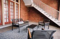 Insta-worthy 2Bd/1Ba Apt Steps from Downtown!