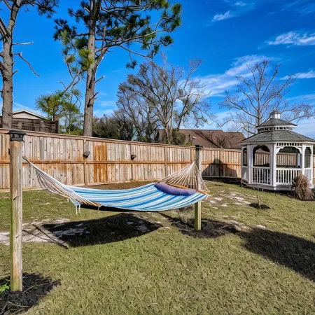Charming 3-bedroom house close to area beachs, the river and downtown