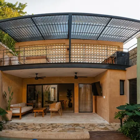 Casa Clementina. Rustic on heart of historical midtown w/pool and amenities.