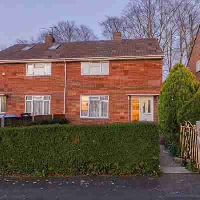 4 Bedroom Gateway: Winchester - Town Centre 4 mins. Hotel Exterior