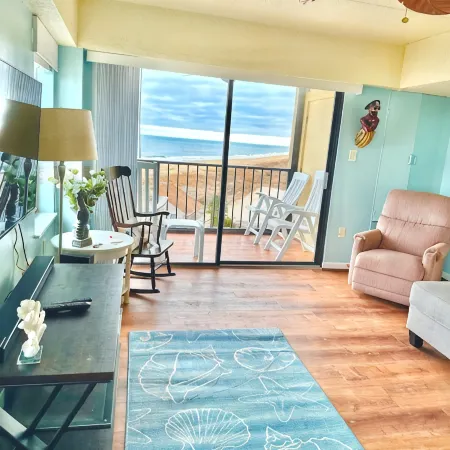 Breathtaking Ocean view, few steps to the beach!!!!!