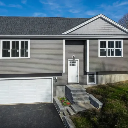 Brand new 3 bedroom house in welcoming Worcester with WiFi and AC