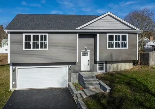 Brand new 3 bedroom house in welcoming Worcester with WiFi and AC