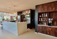 Mogano Express Hotel- Eletroposto - bar
