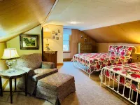 Charming Door County Cottage Steps from Lake Michigan Beach in Jacksonport WI - Country Houses