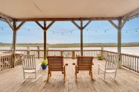 Cozy Waterfront Home Near Holden Beach! Dock for Boat with Dock for Fishing 2Br - 3-Star