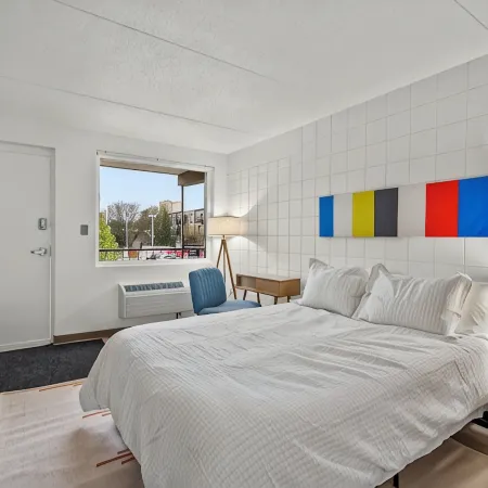 Stay Downtown, Free Gated Parking, Renovated Studio! 524