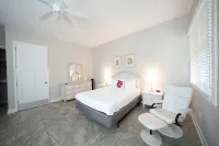 Key West Style Cottage - with pool/hot-tub