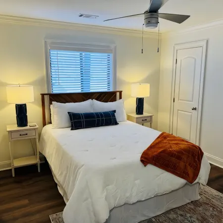 Downtown Auburn Retreat- Walking distance to Stadium, Toomer's & More!