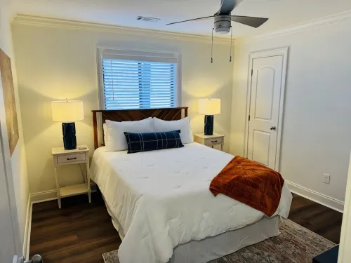 Downtown Auburn Retreat- Walking distance to Stadium, Toomer's & More!