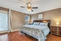 Family Fun Haven: 3 Bed/2 Bath/6 Mi to Legoland/Pet Friendly! - 3-Star