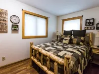 Beautiful home located in the heart of Paradise Valley Hotels in Emigrant